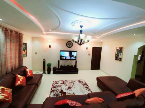 Stylish and Spacious 3Bed Flat ShortLet Apartment